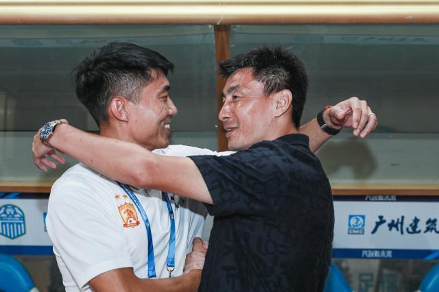 开云体育官网-广州队憾平对手暂时上岸 下月德比战或将决定生死